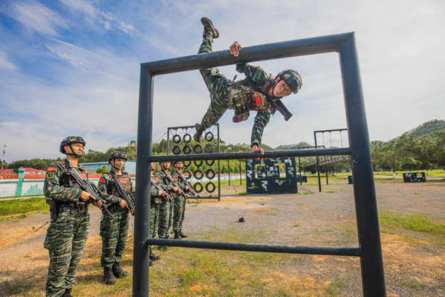 武警广西总队来宾支队组织开展强化训练