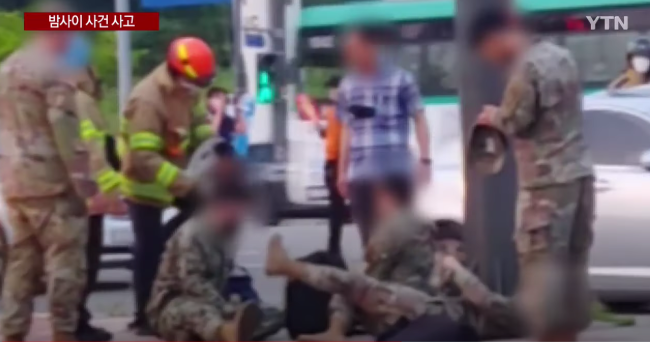 现场曝光：驻韩美军出车祸7人进医院车头严重变形
