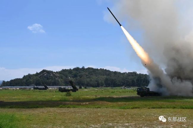 现场画面！东部战区陆军部队在台湾海峡实施远程火力实弹射击