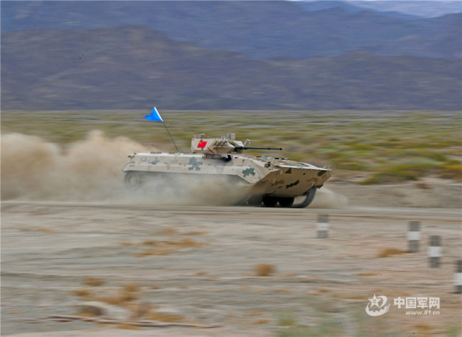 国际军事比赛：中国车组夺得“苏沃洛夫突击”单车赛第二轮第一名