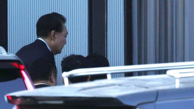 尹錫悅被審訊沉默 晚餐只吃燉菜 全程拒絕回答問題