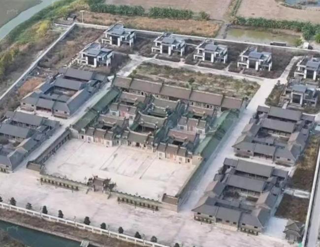 当地通报“10亿违建豪宅” 强制拆除引发关注