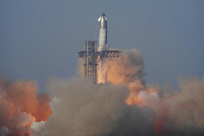 美“星艦”第九次試飛未能成功火箭第二級飛船失控 燃料泄漏致失控