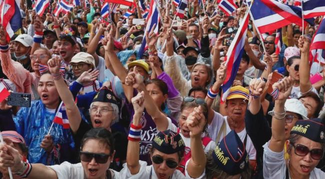 专家：泰国政坛出现危险信号 总理危机四伏