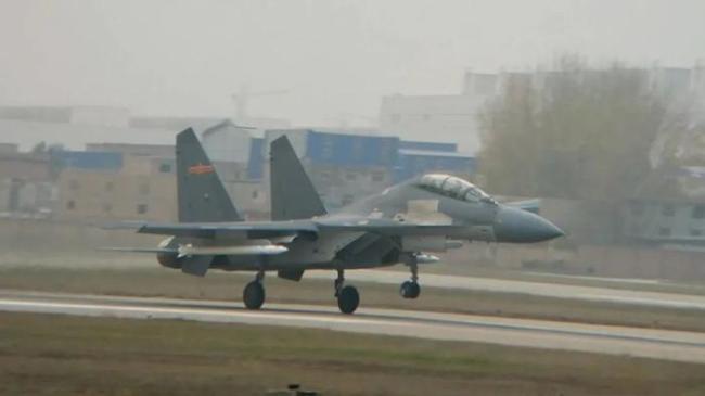 九三阅兵彩排画面曝光，歼10没有加入空中编队？