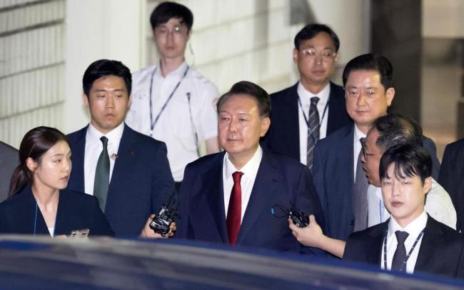 韩国上万民众起诉尹锡悦夫妇 紧急戒严令引争议