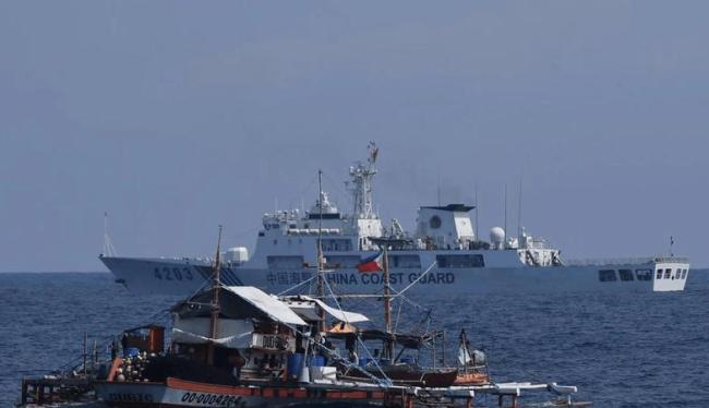 记者：中方黄岩岛反制菲不留情面 十多艘菲船被“一锅端”
