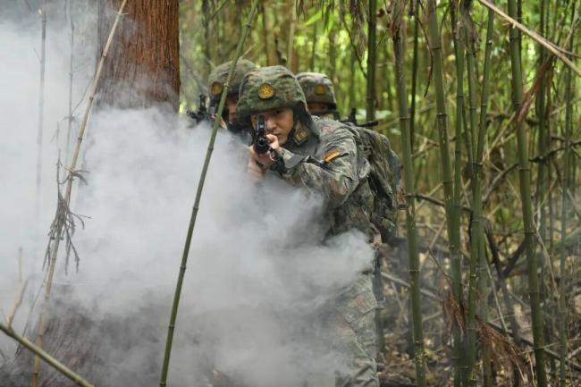 连贯特情刺激官兵“战斗神经” 实战演练锤炼精兵