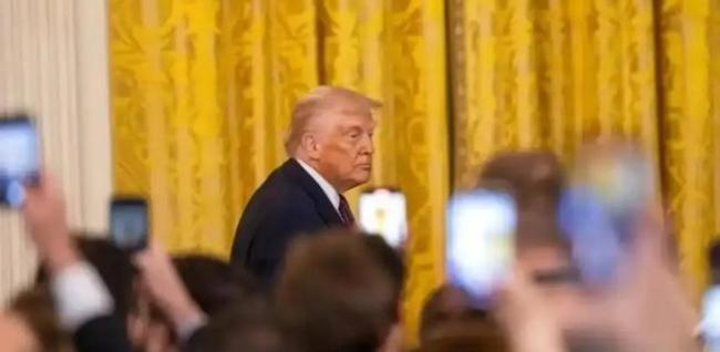 特朗普3亿美元修白宫被批 豪华装修引发争议