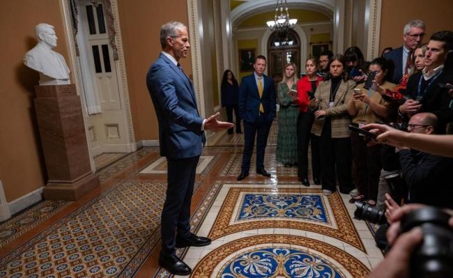 美国政府“重新开门” 临时法案通过结束40天停摆