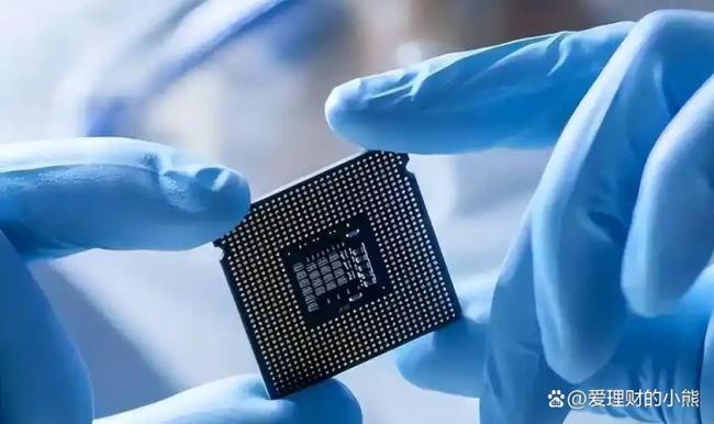 美国对华芯片出口政策转向的逻辑 经济与战略博弈