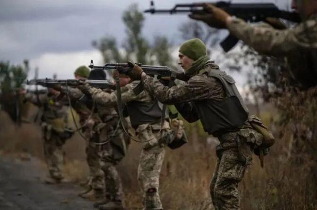 专家：乌总统靠和谈才能保住权位 泽连斯基面临内外压力