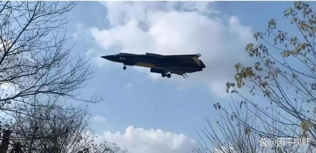 歼-36双机腾空引热议 六代机领先全球