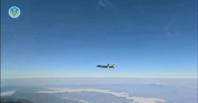 台退役将领直呼：台军根本“抓不到”歼-20