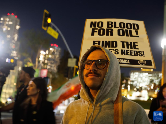 美国民众集会抗议美以对伊朗动武 反战声音响彻多地