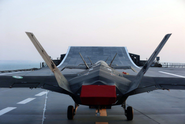 伊朗航母沉没：悲剧与悲壮的交织 改装航母的局限与象征