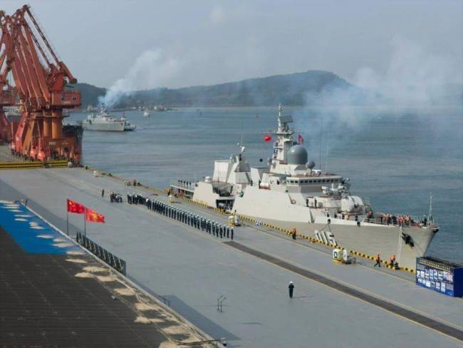 越南海军两艘舰艇抵达防城港 中越联合巡逻20周年庆典