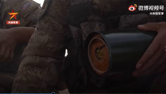 烎烎烎！新型车载榴弹炮跨区机动大漠扬威
