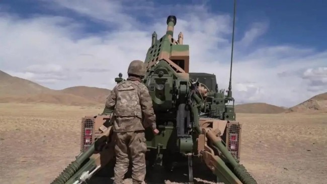 新疆军区再添新装备！红旗17A 箱式火箭炮同时列装