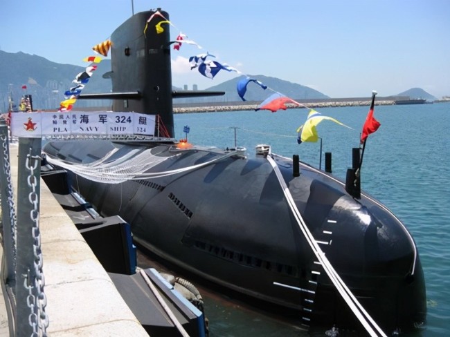 039潜艇更换电池画面首次曝光