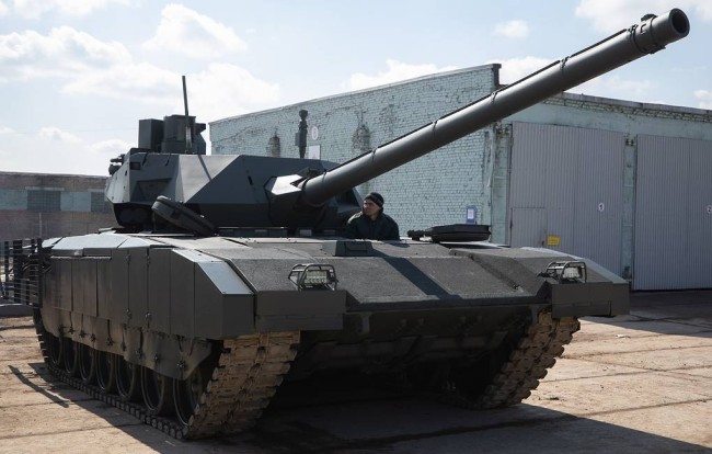 俄媒：“阿玛塔”坦克2022年投入量产
