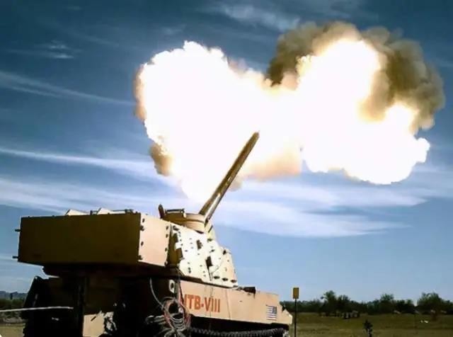 解放军155毫米火炮高原驻训 罕见展现高角度射击