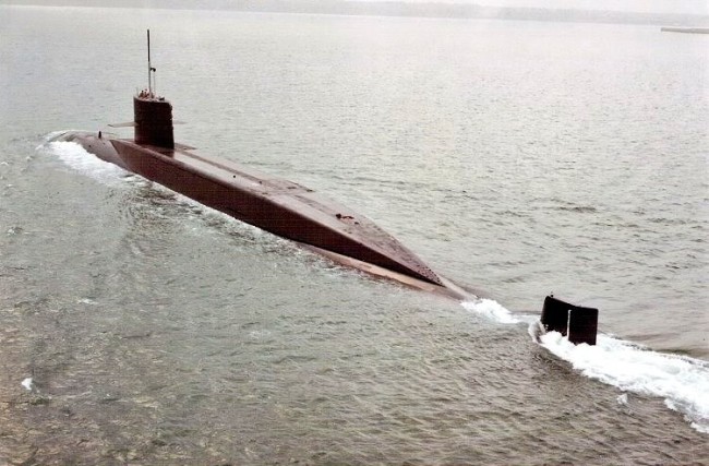 法国首型核潜艇“可畏”级，1971年首舰入役，排水量9000吨，潜深200米，可携带16枚潜射弹道导弹。