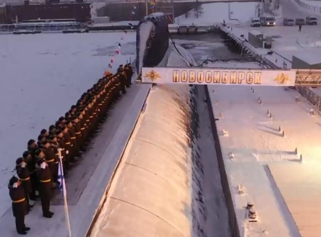 普京出席2艘核潜艇入列俄罗斯海军舰队视频会议