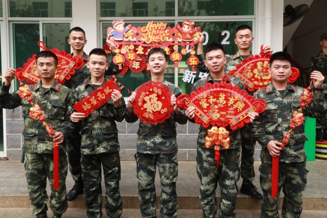 部队春节氛围布置新闻图片