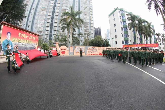 武警防城港支队：瞻仰光辉旗帜 吸取红色动能