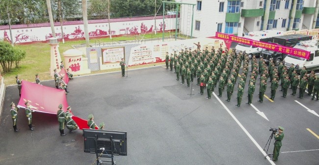 武警防城港支队：瞻仰光辉旗帜 吸取红色动能