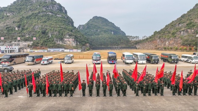 广西南宁：新兵下连 奔赴新岗