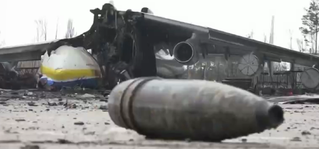 俄记者现场报道：世界最大飞机安-225遭乌军炸毁
