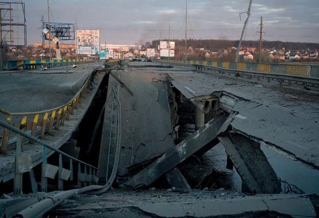 2月28日，乌克兰基辅近郊一处受损的桥梁。图/澎湃影像