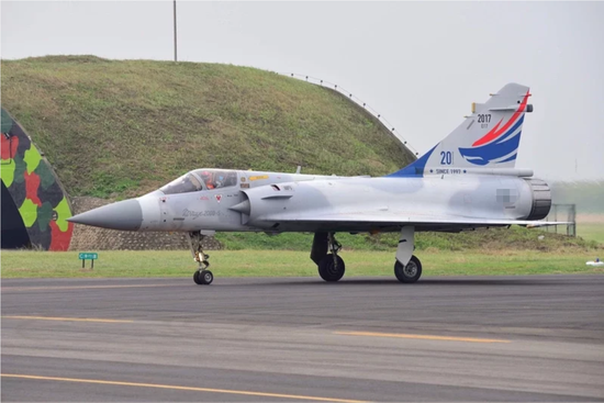 专家:台军"用不起"幻影2000战机 无异于废铁