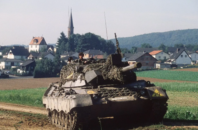 美国与盟国合作将苏联时期制造的坦克转移到乌克兰