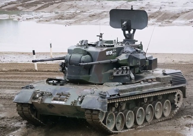 “猎豹”35毫米自行高炮。
