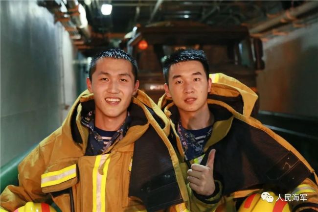 揭秘！登陆舰舰员与陆战队员如何协同训练