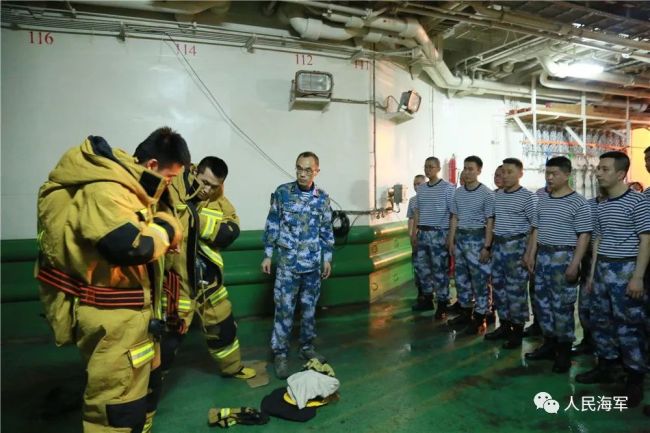 揭秘！登陆舰舰员与陆战队员如何协同训练