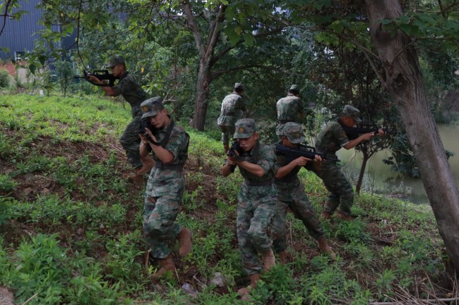班组战术训练。