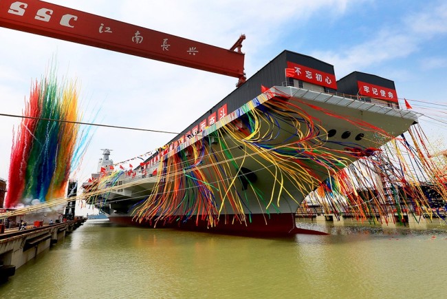2022年6月17日上午，上海，我国第三艘航空母舰下水命名仪式在中国船舶集团有限公司江南造船厂举行，被命名为“福建舰”。人民视觉图