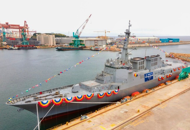 “正祖大王” 韩国8200吨级宙斯盾驱逐舰下水 总统尹锡悦出席仪式