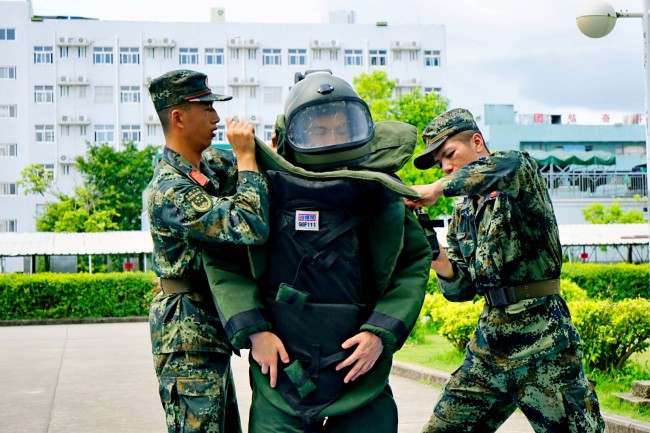 武警第二机动总队刘军图片