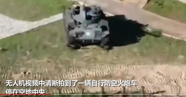 无人机拍摄的台军火炮车清晰可见