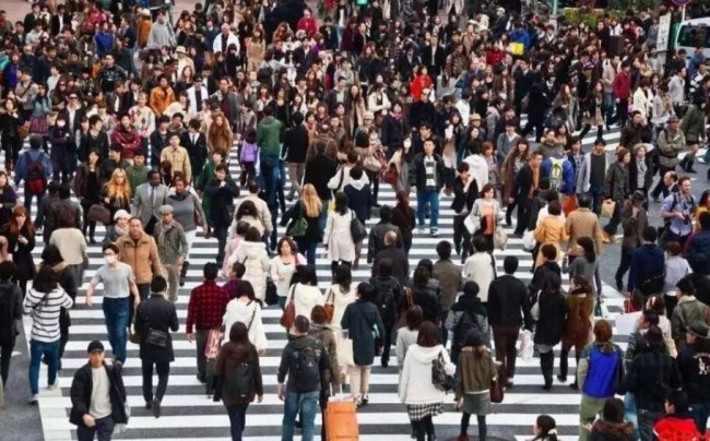 官方:中國總人口增速明顯放緩 2020年平均家庭戶規模降至2.62人