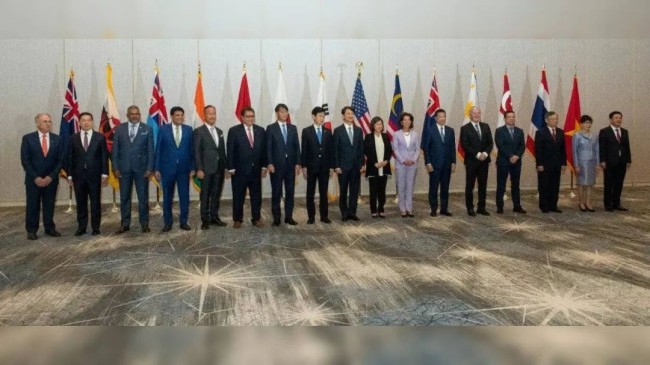 14个国家的贸易部长参加“印太经济框架”会议合照