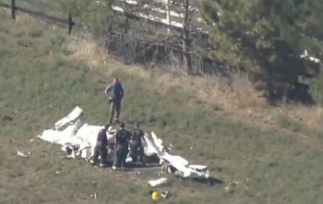 两架小型飞机空中相撞致3死