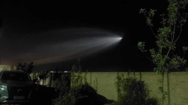 新疆多地现巨大发光不明飞行物