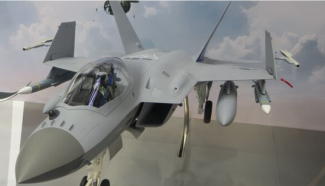 韩国展示KF-21N舰载战斗机模型。