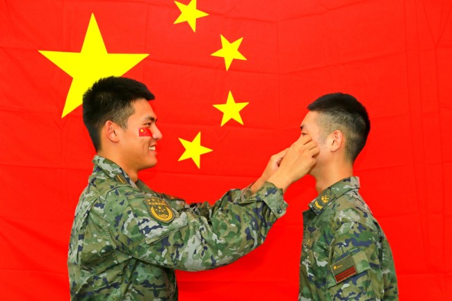 今天，我们用“特殊方式”向祖国告白